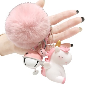 Pendentif de sac en forme de <span class=keywords><strong>pompon</strong></span> en fourrure de <span class=keywords><strong>licorne</strong></span> rose en plastique 3D, jouets en peluche, <span class=keywords><strong>pompon</strong></span> en fourrure de lapin artificielle moelleux, <span class=keywords><strong>porte</strong></span>-clés pour fille - Product Image 1