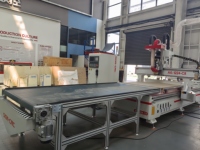 Router CNC 1200x2400mm con Husillo HQD de 9KW, Control Syntec y Mesa de Carga y Descarga Automática, Máquina de Grabado en Madera con Certificación CE