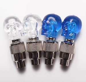 Luces LED intermitentes de colores superbrillantes para montar en bicicleta al aire libre, lámpara de radios de rueda <span class=keywords><strong>impermeable</strong></span>, válvula de forma de 2 piezas alimentada por batería - Product Image 3