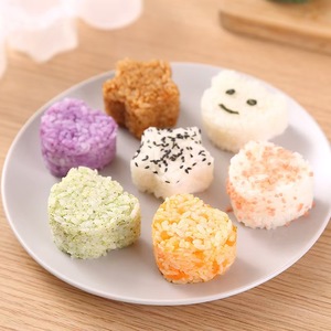 Fabricante de moldes para <span class=keywords><strong>Sushi</strong></span>, Bola de arroz, prensa de alimentos, máquina para hacer rollos de arroz, molde para hacer prensa, herramienta DIY, triángulo, amor, corazón, estrella, forma de oso - Product Image 3