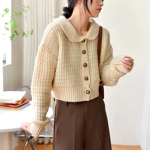 Venta al por mayor mujeres dulce cuello de muñeca Color sólido suéter botón cárdigan Otoño Invierno tejido Tops Simple abrigo corto Casual - Product Image 3