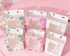 Bolsas de Regalo de Papel con Ventana Floral y Asa - Fábrica de Empaques de Lujo con Certificación FSC de Vietnam - Product Image 4