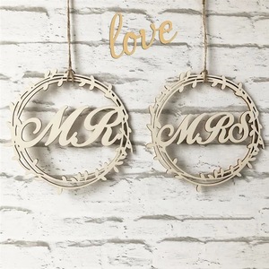 Pendentif créatif en bois en forme de lettre pour dossier de chaise de mariage, en stock, pour décorations de chaises de cérémonie de mariage pour mari et femme - Product Image 3