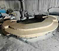 Table de réception en travertin beige naturel sur mesure pour projets d'hôtels et de bureaux de luxe