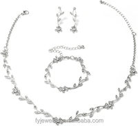 Ensemble de bijoux pour femme en alliage de cuivre et zircon, comprenant collier, boucles d'oreilles et bracelet, idéal pour les soirées, bijoux fantaisie