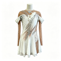 Robe de patinage artistique blanche à épaules dénudées et manches longues, costume en maille orné de plumes et de strass pour filles et femmes en compétition