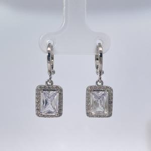 Pendientes de Latón Chapados en Oro con Circonita Cúbica con Corte de Abuela de Tianyu Gems, un Diseño Geométrico de Lujo y Tendencia para Mujer - Product Image 5