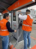 Nouvelle station de recharge pour véhicules électriques DC 120 kW avec écran publicitaire, IP55, point de charge rapide CCS2