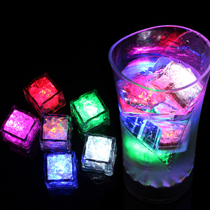 Glaçons LED Lumineux pour Bar KTV, <span class=keywords><strong>D</strong></span>écoration <span class=keywords><strong>d</strong></span>'Ambiance qui s'illumine à l'contact de l'<span class=keywords><strong>eau</strong></span>, Glaçons Flash pour <span class=keywords><strong>D</strong></span>écoration de Fête - Product Image 4