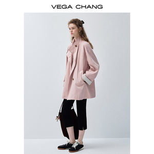 Chaqueta corta cortavientos rosa empolvado para mujer VEGA CHANG con cuello alto, puños en contraste, <span class=keywords><strong>botones</strong></span> grandes <span class=keywords><strong>de</strong></span> <span class=keywords><strong>madera</strong></span> y manga raglán holgada. - Product Image 2