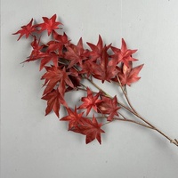 Feuilles d'érable artificielles rouges décoratives 3D de haute qualité pour la décoration