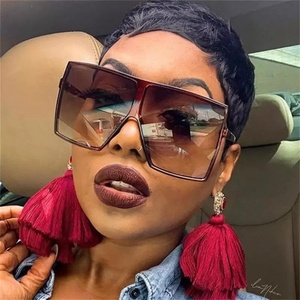 <span class=keywords><strong>Occhiali</strong></span> <span class=keywords><strong>da</strong></span> <span class=keywords><strong>Sole</strong></span> Oversize Vintage per Donna, Montatura Quadrata 2019, Protezione UV400 - Product Image 1