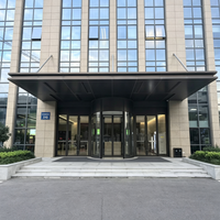 Porte tournante automatique commerciale à deux ailes avec moteur pour aéroport, centre commercial, système d'entrée économe en énergie et résistant au vent