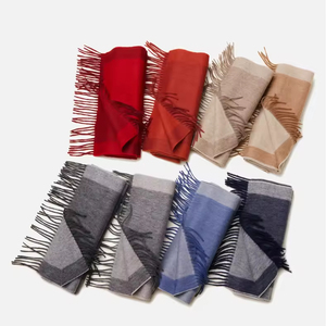 Elegante Bufanda Larga de Lana Neutral con Diseño Minimalista Atemporal, Transpirable y Duradera para Otoño, Uso Diario Versátil - Product Image 1