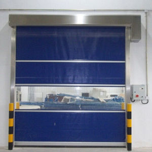 Portes rapides en PVC adaptées à une utilisation comme volets roulants flexibles étanches et isolants thermiquement dans la logistique portuaire - Product Image 1