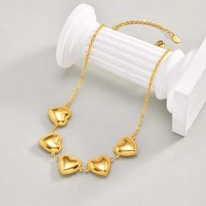 Collar de cadena plana de acero inoxidable para mujer, con cruz y corazón, dorado, moderno, multicapa, estilo retro, de moda, para verano, cadena para clavícula - Product Image 4