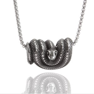 Yunnique – collier avec pendentif serpent pour hommes, en acier inoxydable, design animal géométrique, bijoux rétro cool, accessoire de mode - Product Image 1