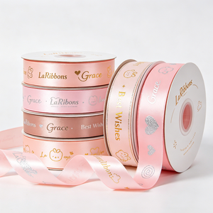 Cinta de Grosgrain Rosa de Poliéster/Algodón de 1-1/2 Pulgadas con Patrón Geométrico Estampado en Lámina Dorada, de una Sola Cara, OEKO-TEX - Product Image 2