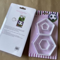Lot de 4 emporte-pièces géométriques en forme de ballon de football pour fondant, biscuits, outils de pâtisserie DIY, accessoire de gâteau