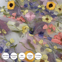 Tissu en tulle tricoté brodé de fleurs colorées |   Polyester/Métallique/Coton Léger pour Robes de Mariage et Tenues Romantiques