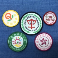 Écusson brodé personnalisé avec logo lettre, étiquette suspendue, badge brodé, étiquette tissée, motif cœur et fleur, vente en gros, taille personnalisée pour vêtements