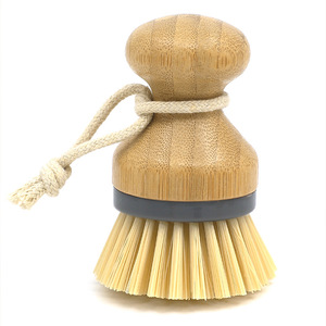 Cepillo para platos de bambú con gancho para colgar, cepillo de limpieza de madera para uso en la cocina - Product Image 1