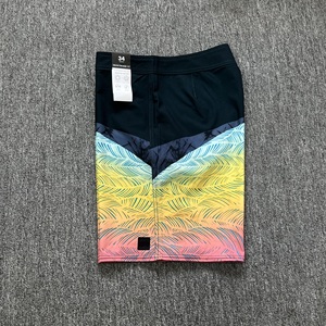 Shorts de sport pour hommes imprimés personnalisés tendance, séchage rapide avec doublure en mesh pour la plage et la salle de sport - Product Image 3