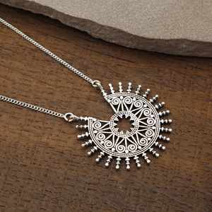 Collar con colgante de diseñador de latón a la moda, joyería de moda hecha a mano, proveedor mayorista, accesorios chapados en oro - Product Image 3