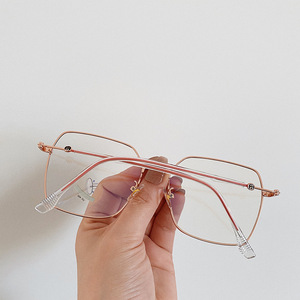 Gafas Qianai Irregulares de Montura Completa con Protección Contra Luz Azul para Mujer, Lentes AC con Protección UV, Gafas Modernas L1 7152 - Product Image 3