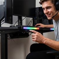 Bureau de jeu électrique extensible en bois et métal AOR Esports avec LED pour les joueurs et les bureaux