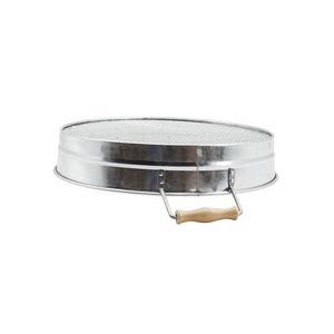 Tamis de jardin galvanisé 1/8 \ "1/4 \" 3/8 \ "1/2 \" avec manche en bois pour rempoter les pots de fleurs et les jardinières - Product Image 4