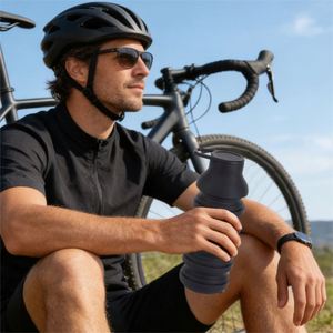 Bouteille d'eau pliable en silicone pour le sport, avec mousqueton, peut être accrochée aux sacs - Product Image 3