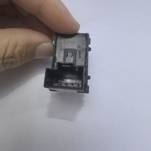 ปุ่มสวิตช์ฝาท้ายรถโฟล์คสวาเกน 7P6959831 สำหรับทูอาเร็ก 2015 2016 2017 2018 สีดำไนลอนอะไหล่ทดแทน - Product Image 2