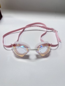 Gafas de Natación con Lentes de Efecto Espejo Antivaho, Puente Nasal Reemplazable, Gafas de Natación para Adultos con Tapones para los Oídos y Estuche - Product Image 6