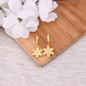 Aros de Oro Lisos y Sencillos para Mujer, Aros de Latón 100% para Venta al por Mayor, Fabricante de Joyería para Regalo - Product Image 4