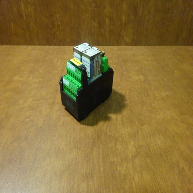 New and Original Finder 55.34.9.024.0000 Plug in Relay With 67010 PLC Programming Controller