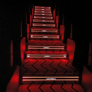 Système d'éclairage LED commercial pour marches d'escalier, auditoriums et cinémas, étanche et antidérapant, éclairage LED pour escaliers, bande LED pour marches - Product Image 1