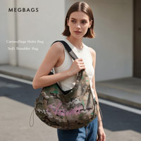 Tas Hobo Jaring Kamuflase Wanita Tas Tangan Kanvas Cetak Huruf Merah Muda Tas Tangan Selempang Jalanan untuk Belanja Sehari-hari dan Perjalanan Teknologi