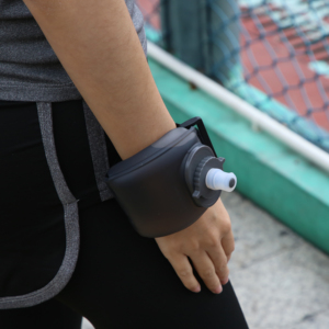 Nouvelle bouteille d'eau en silicone sans BPA, personnalisable, pour la gym et le sport, avec une forme mignonne. - Product Image 1