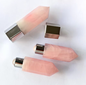 Rodillo Masajeador Facial de Cuarzo Rosa Natural con Aceite Esencial de Jade Frío para Puntos de Acupuntura - Product Image 1