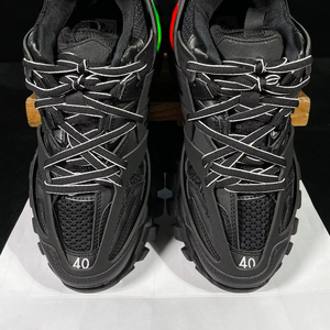 Zapatillas de skate casuales para hombre BB3.0 originales de alta calidad con luces LED y diseño de rieles, para parejas, con estilo lujoso. - Product Image 5