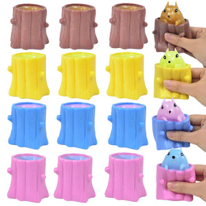 Taza de Ardilla Mágica, Juguete de Peluche para Apretar, Divertido y Novedoso, con Forma de Tronco de Árbol, 4 Colores Surtidos, 7*6.5cm - Product Image 4
