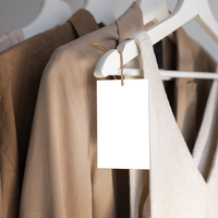 Étiquette suspendue personnalisée avec logo en relief, différentes formes (carrée, ronde), en cire, plastique, coton, nylon