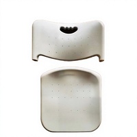 Chaise d'étudiant blanche texturée avec dossier et assise ventilés et poignée de transport pour une utilisation en classe et à l'école