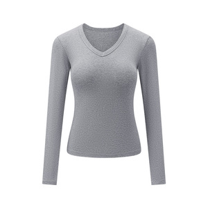 เสื้อยืดแขนยาวคอวีสีพื้นสำหรับผู้หญิง ผ้าฝ้าย 91.5% สแปนเด็กซ์ 8.5% น้ำหนัก 230GSM ทรงเข้ารูป สไตล์ลำลอง เสื้อยืดพื้นฐานสำหรับสุภาพสตรี - Product Image 2