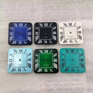 Nuevo reloj New Roman Square con esfera de calendario de 6 puntos, equipado con un movimiento luminoso NH35, caja de acero inoxidable de 26.9x26.9mm. - Product Image 1