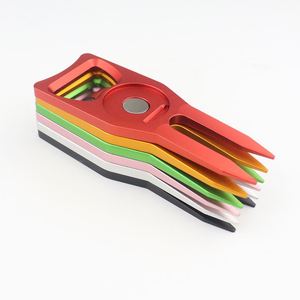 Herramienta de golf 6 en 1 con abridor de botellas y marcador de bola, herramienta metálica para reparar divots, bajo MOQ - Product Image 1