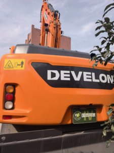 Excavadora de Ruedas Develon DX150WE de 15 Toneladas con Alta Movilidad - Product Image 2