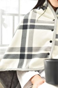 Vente en gros de couvertures en polaire côtelée de couleur Morandi, ultra-douces, légères, pour la décoration de la maison, avec logo personnalisé OEM, coffret cadeau - Product Image 2