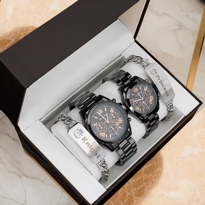 Ensemble cadeau de montres personnalisées pour <span class=keywords><strong>couple</strong></span> avec bracelets gravables |   Paire de montres en alliage avec logo personnalisé, jour et date, pour anniversaire - Product Image 2